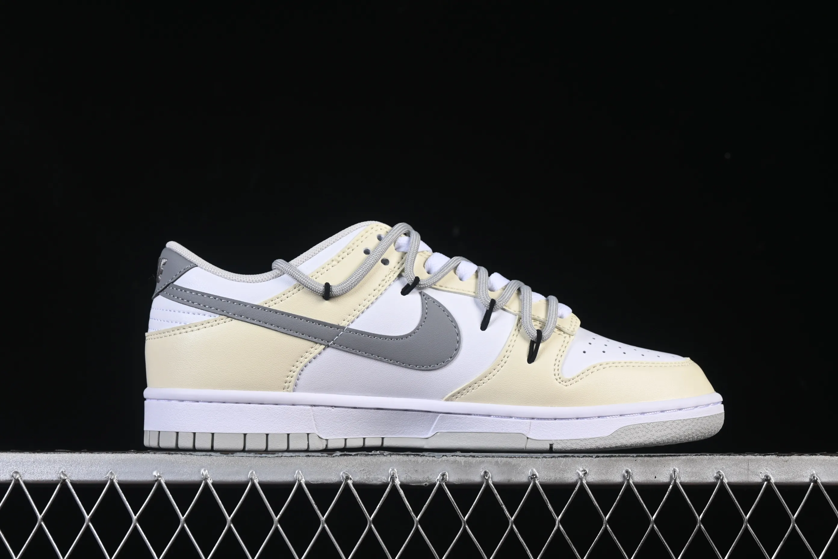 All categories Nk SB Dunk Series Nk SB Dunk Low High-end customized low-top sneakers Nike SB Dunk Low straps low-top casual sneakers HF5441-105